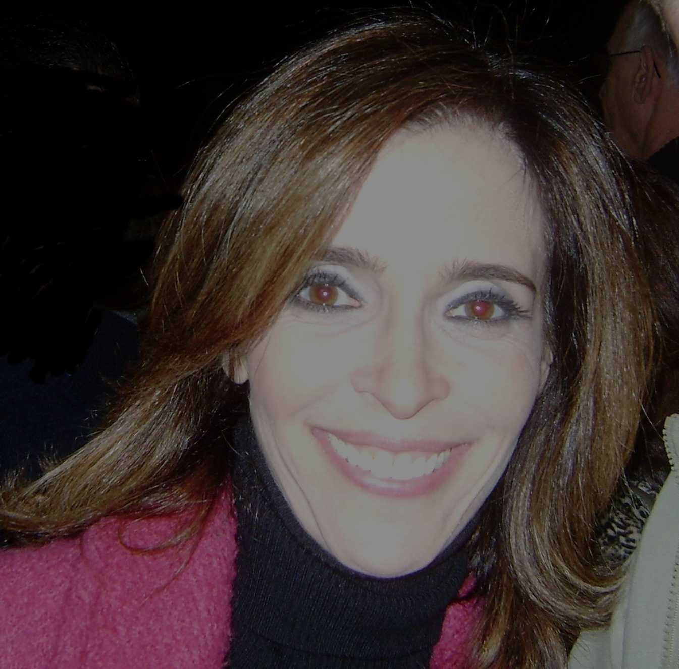 Deborah Evelyn sorrindo em evento (Foto: Braswiki/Wikimedia Commons, CC BY-SA 3.0)