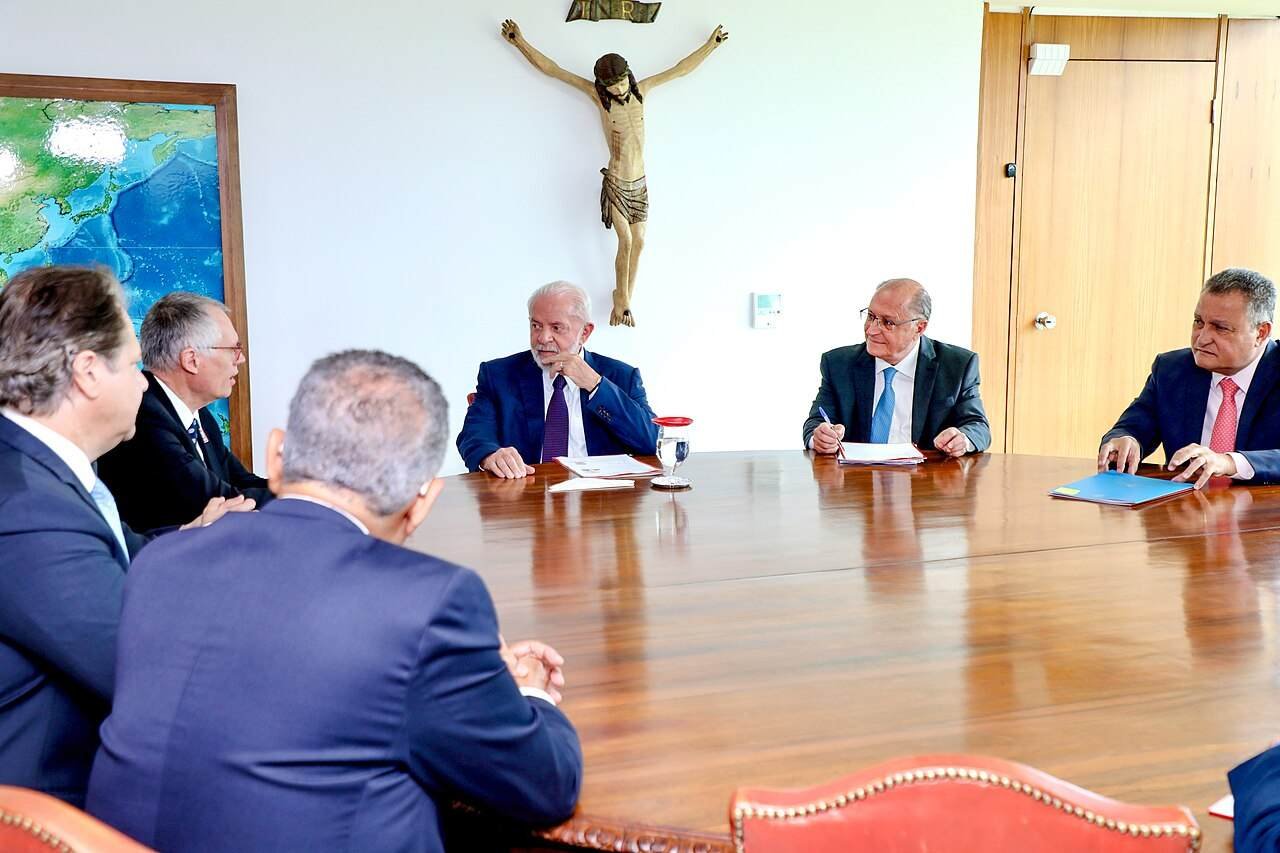 Reunião de trabalho no Palácio do Planalto; imagem ilustrativa sobre investigação envolvendo o governo federal