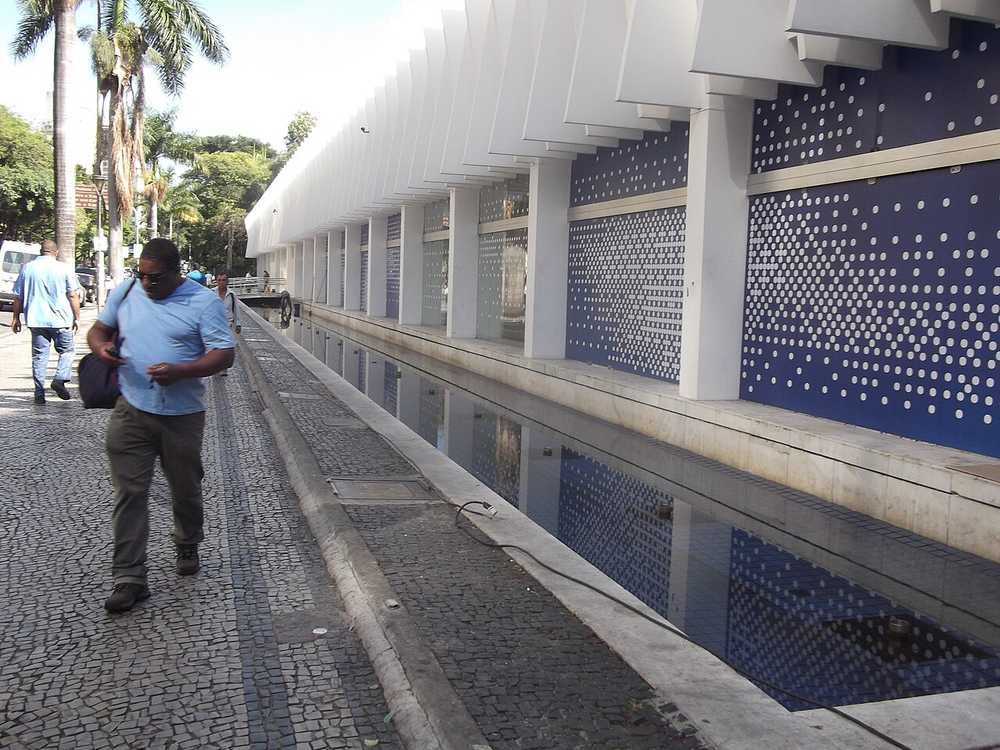 Fachada do Palácio das Artes, visto da Avenida Afonso Pena, em Belo Horizonte