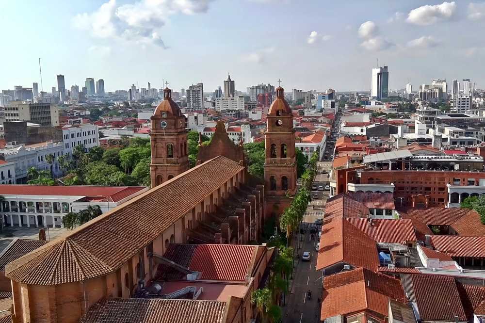 Vista aérea do centro histórico de Santa Cruz de la Sierra, na Bolívia