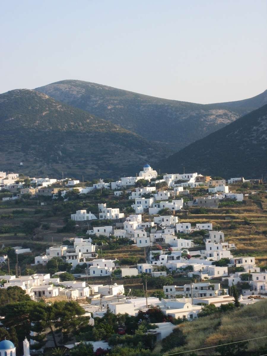 Vista da ilha grega de Sifnos, onde ocorreu o acidente (Foto: Wikimedia Commons, domínio público)